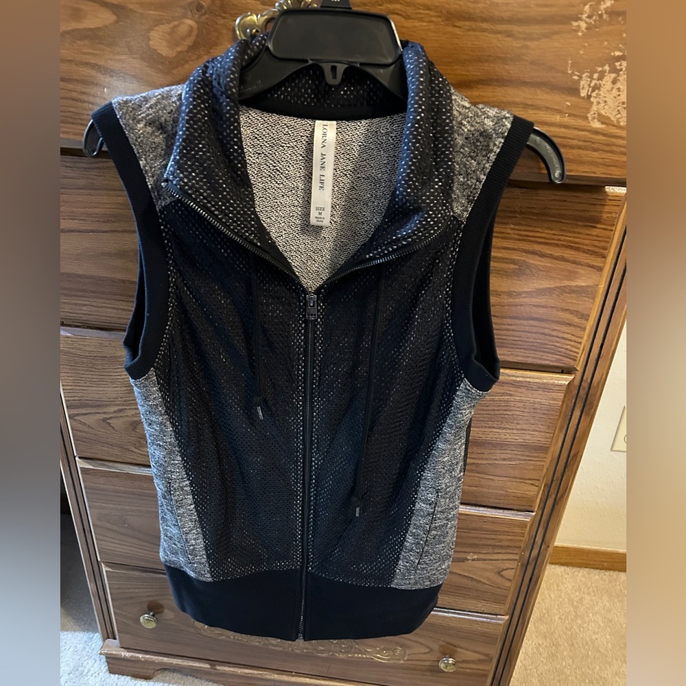 Lorna Jane Black/White vest-good condition